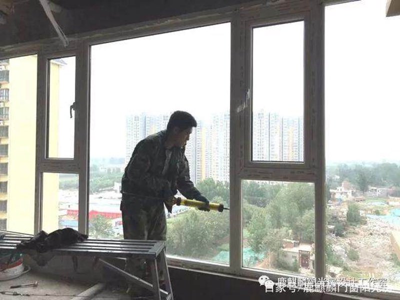 玻璃幕墙工程:现代建筑不可或缺的艺术